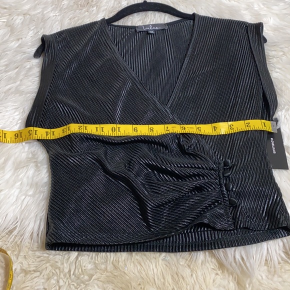 Sold 😀Lulu’s Wrap blouse - Picture 12 of 13